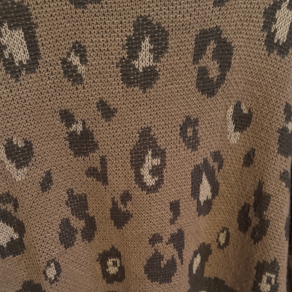 ANDREE BY UNIT Leopard Patterned Tan and Cream Sweater - Picture 5 of 9
